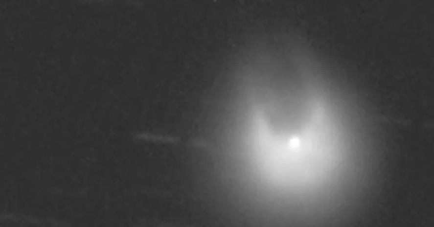Imagem do ‘cometa do diabo’. (Foto: Reprodução/Reddit r/Space News/Gianluca Masi)