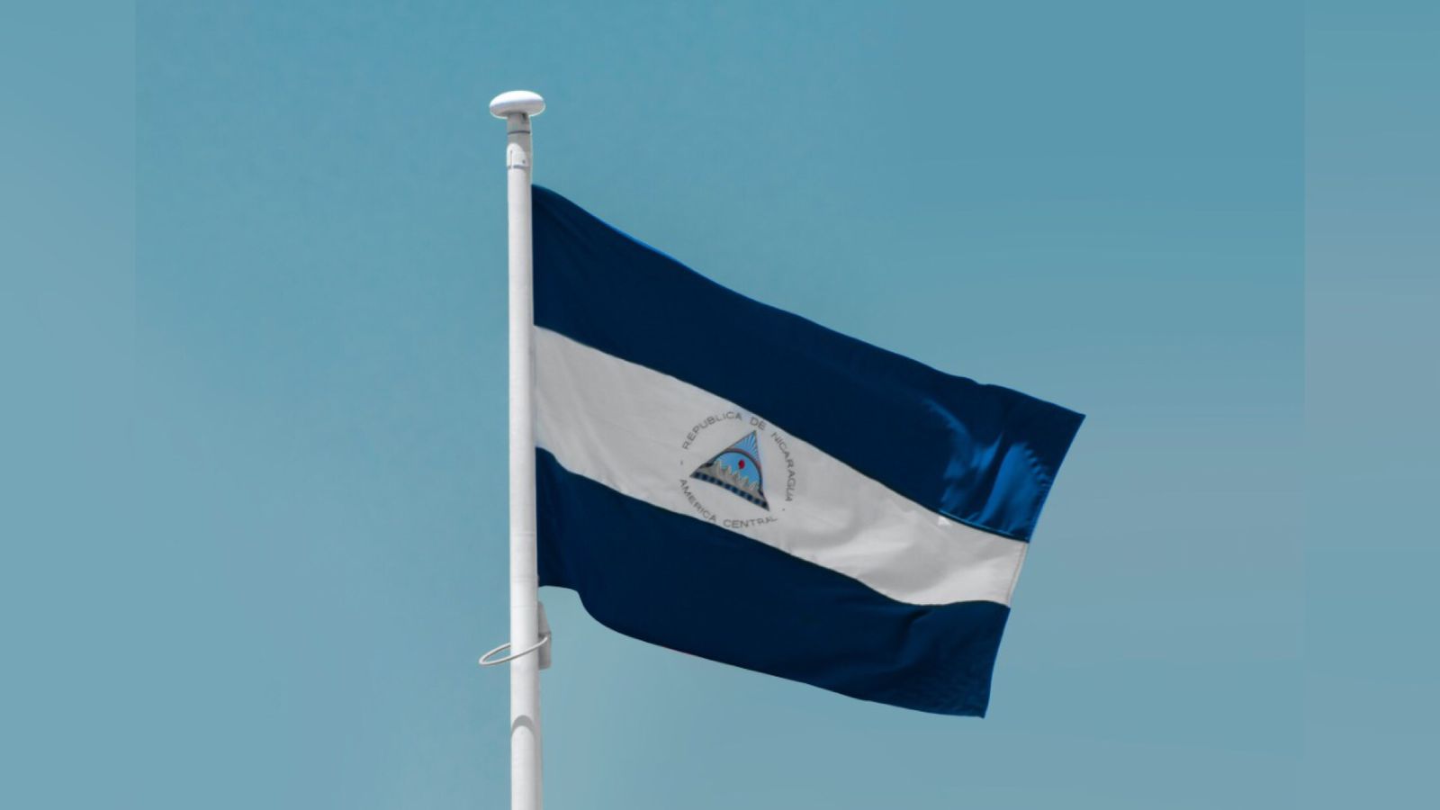 Bandeira da Nicarágua. (Foto: Reprodução/Unsplash/aboodi vesakaran)