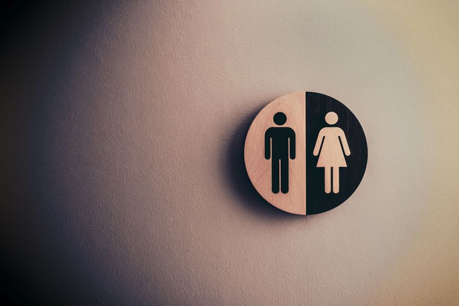 Lei contra banheiros unissex em igrejas e escolas cristãs é aprovada em BH