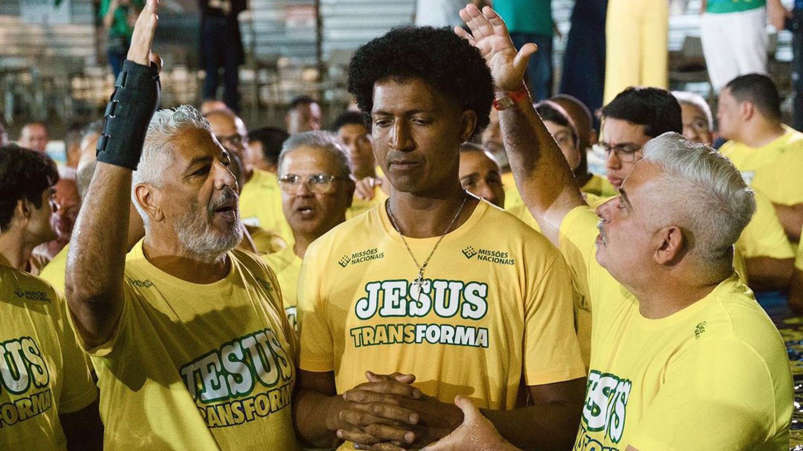 Missão batiza mais de 50 ex-viciados: “Em Jesus há nova vida”