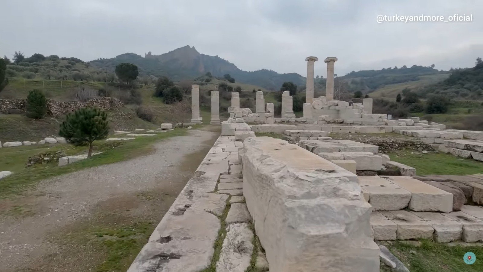Ruínas da antiga igreja em Sardes. (Captura de tela: YouTube/Turquia para você)