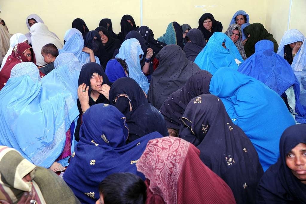 Líder do Talibã diz que mulheres serão apedrejadas até à morte em público