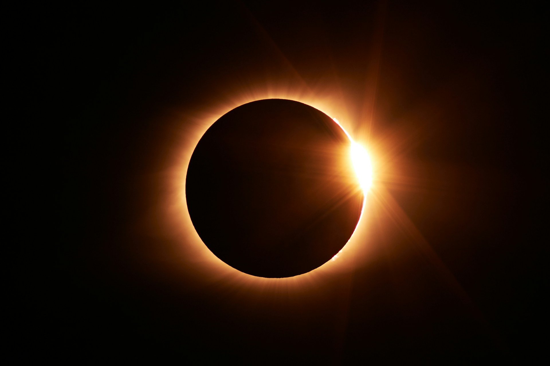 Especialistas falam sobre sinais bíblicos do eclipse solar: “É um momento profético”