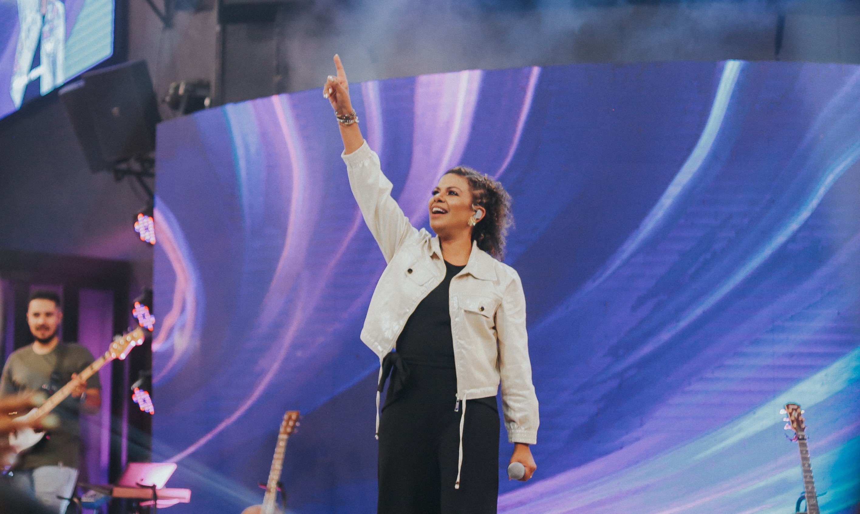 Nívea Soares lança canção autoral “Quem É Como Nosso Deus”