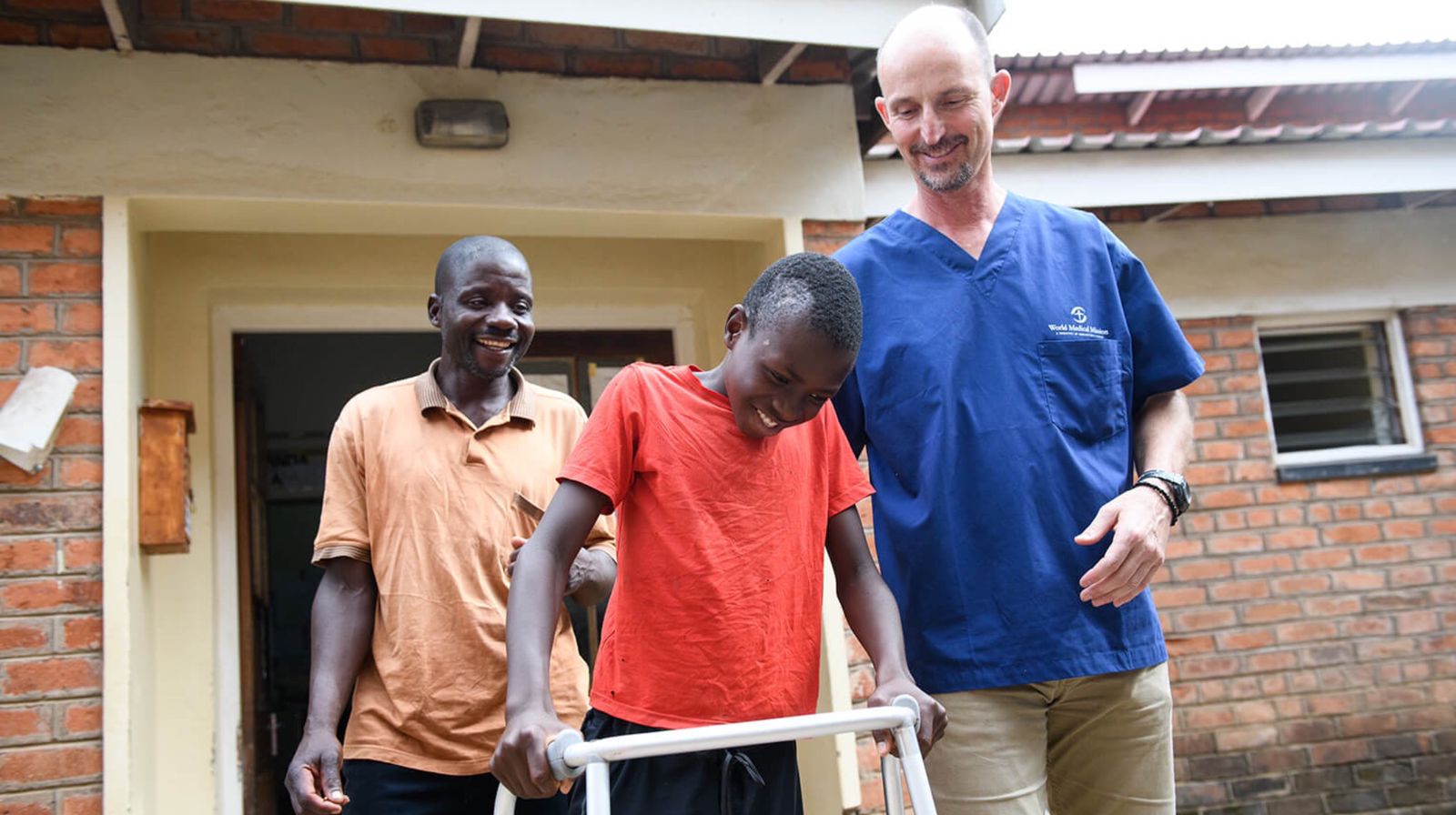 Cirurgiões levam pacientes a Jesus no Malawi: ‘Deus trabalha através de nós’