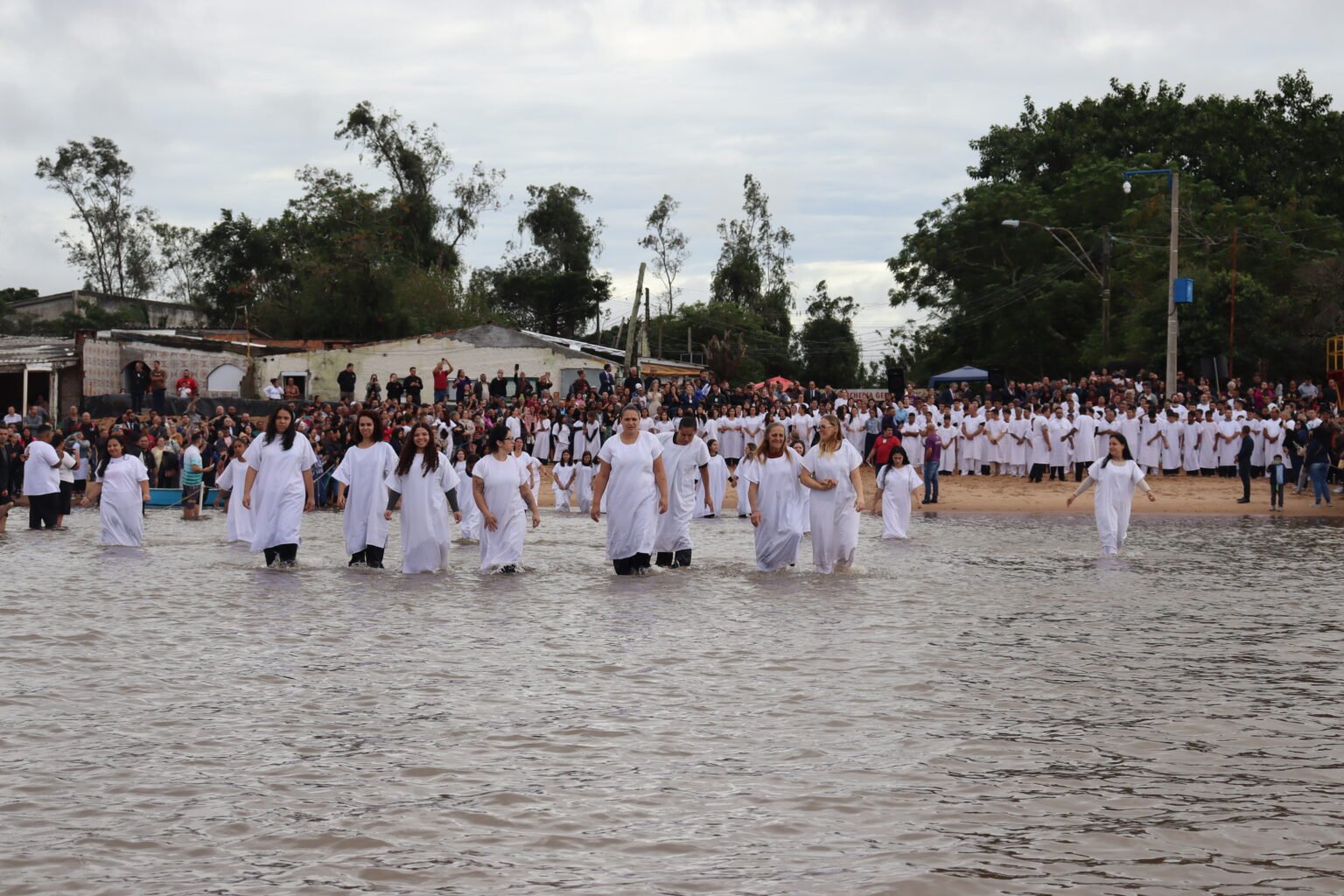 Igreja batiza mais de 3 mil pessoas no RS: “A grande missão é fazer discípulos”