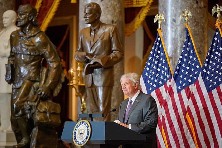 ‘Herói da Fé’: Billy Graham é homenageado com estátua no Capitólio dos EUA