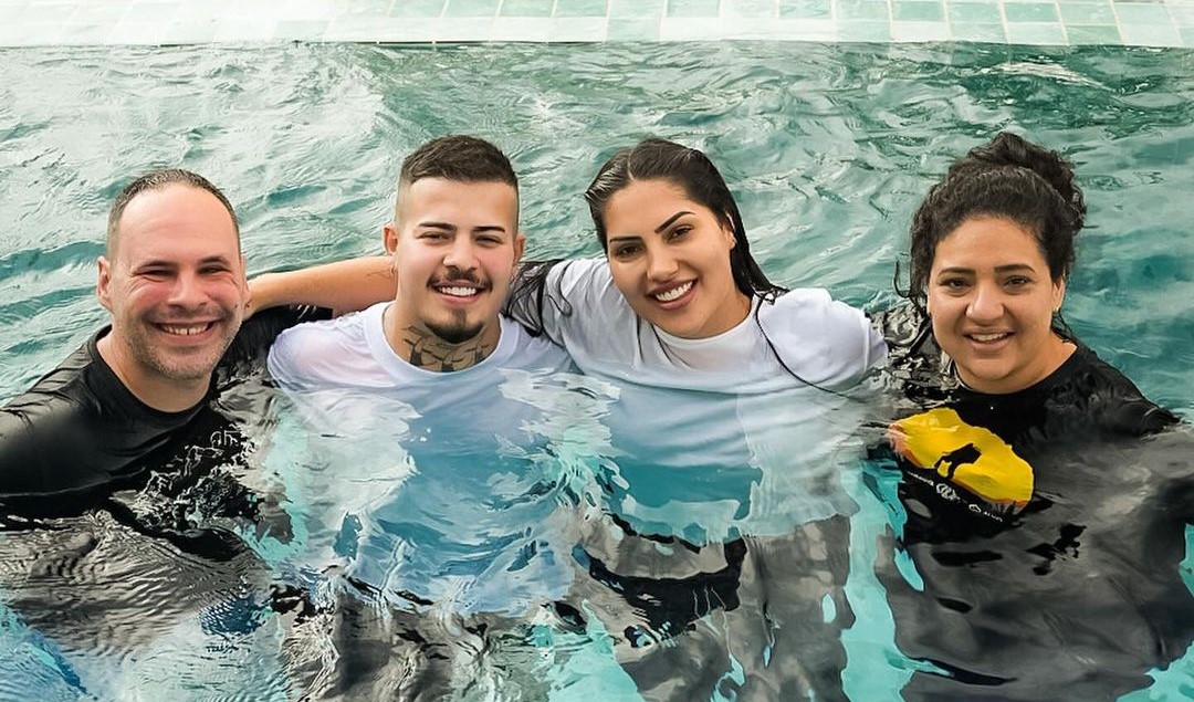 Jottapê foi batizado junto com a mulher, Estefany Boro. (Foto: Instagram/Estefany Boro).