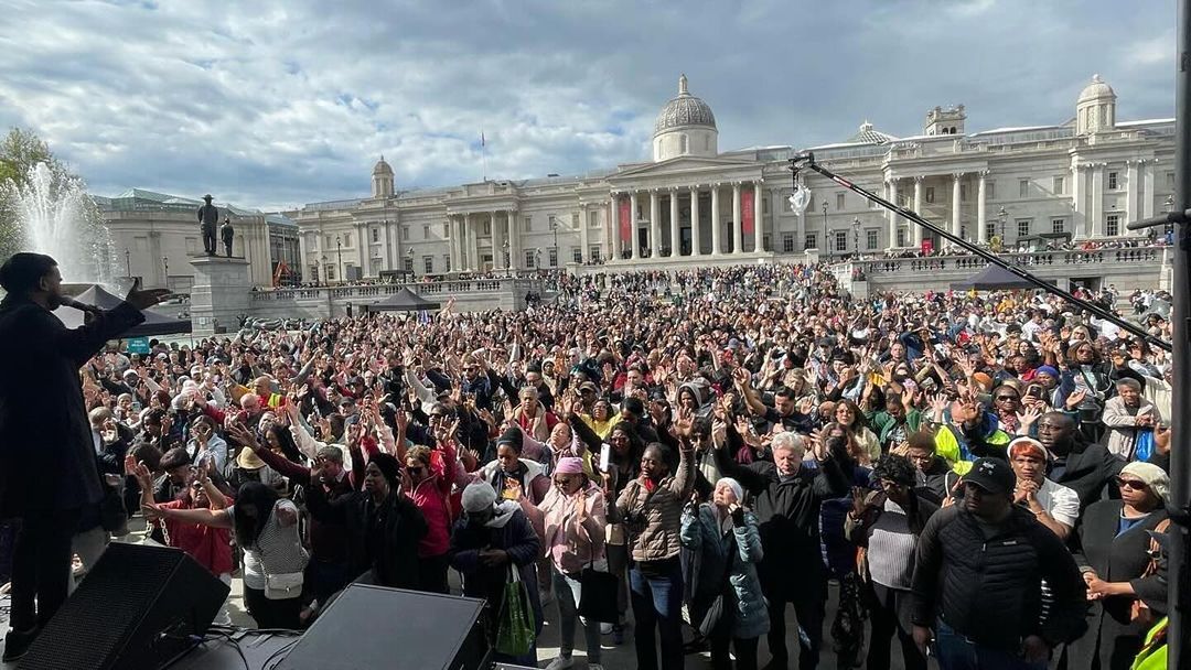 Uma multidão ouviu o Evangelho no centro de Londres. (Foto: Instagram/Jean-Luc Trachsel Ministries).