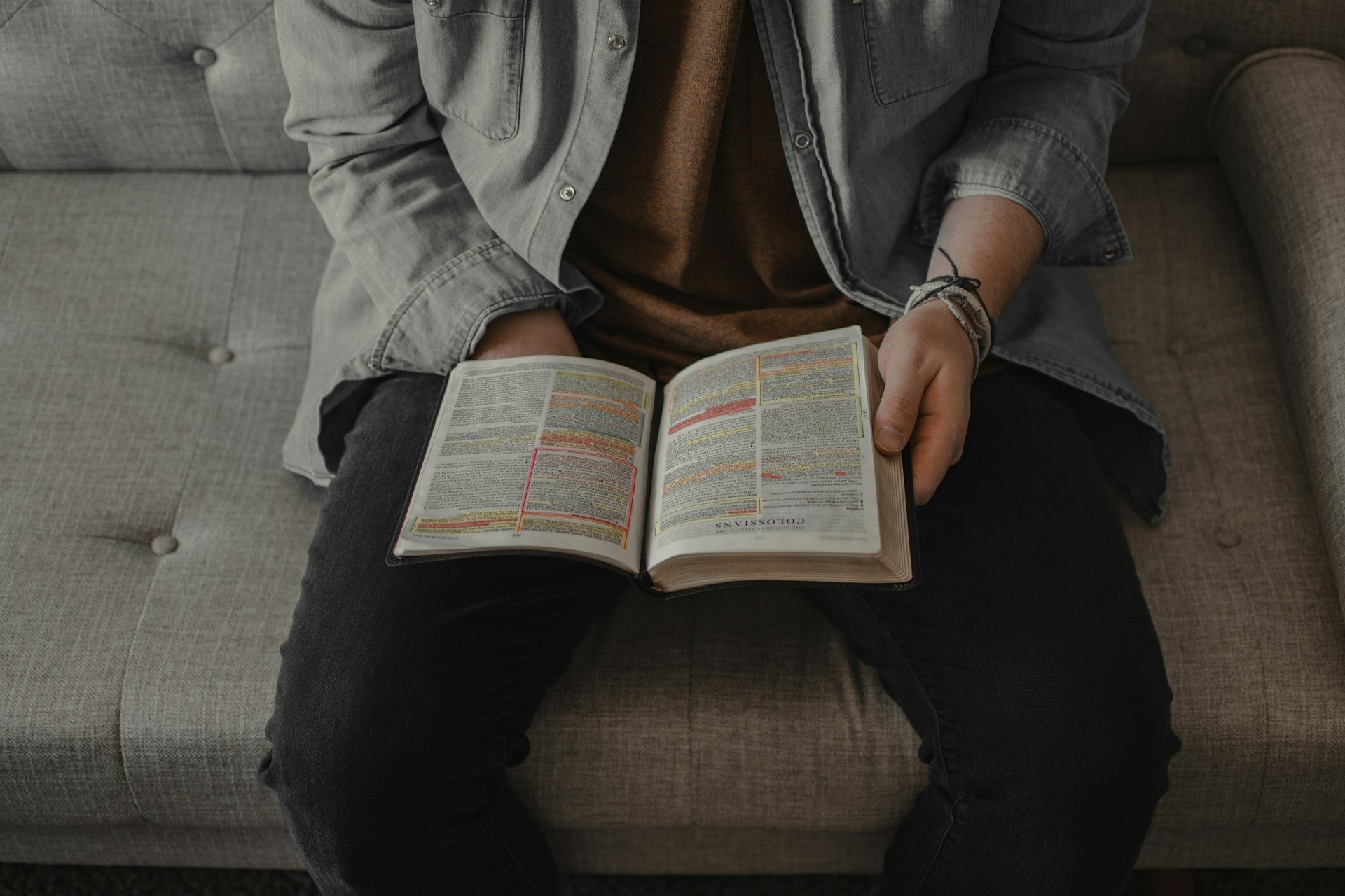 Apenas cristãos evangélicos leem a Bíblia regularmente na Alemanha, revela pesquisa