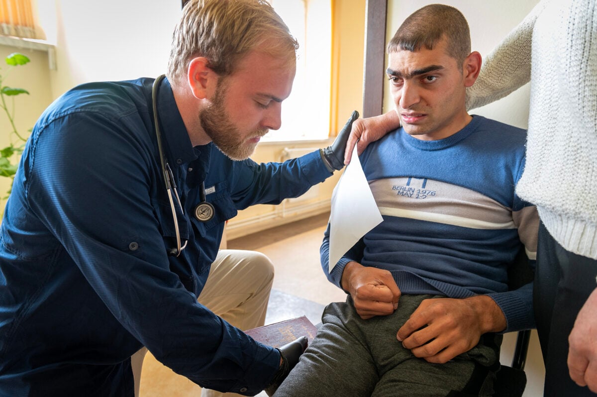 Médicos evangelizam pacientes durante consultas em missões na Armênia: “Impacto eterno”