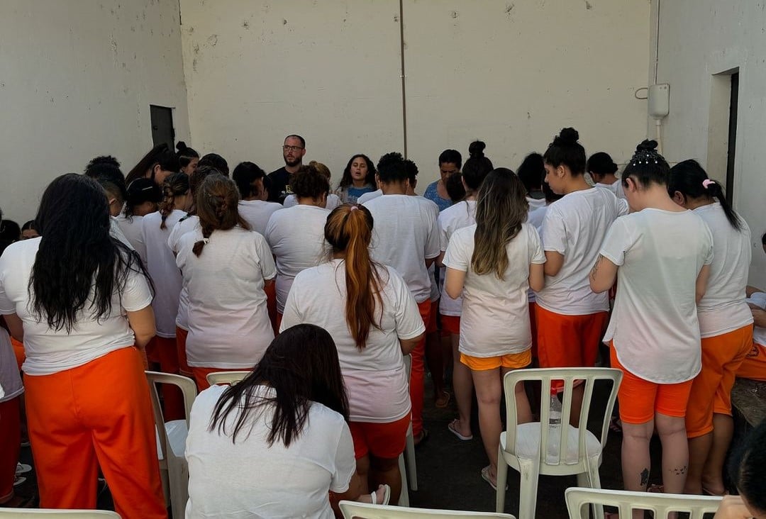 Evangelista americano leva cerca de 40 presas a Jesus em Londrina: “Havia muitas lágrimas”