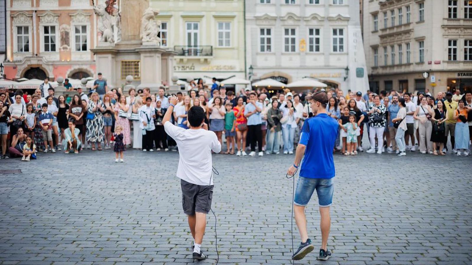 Milhares de pessoas são alcançadas através de evangelismo feito por 270 jovens, em Praga