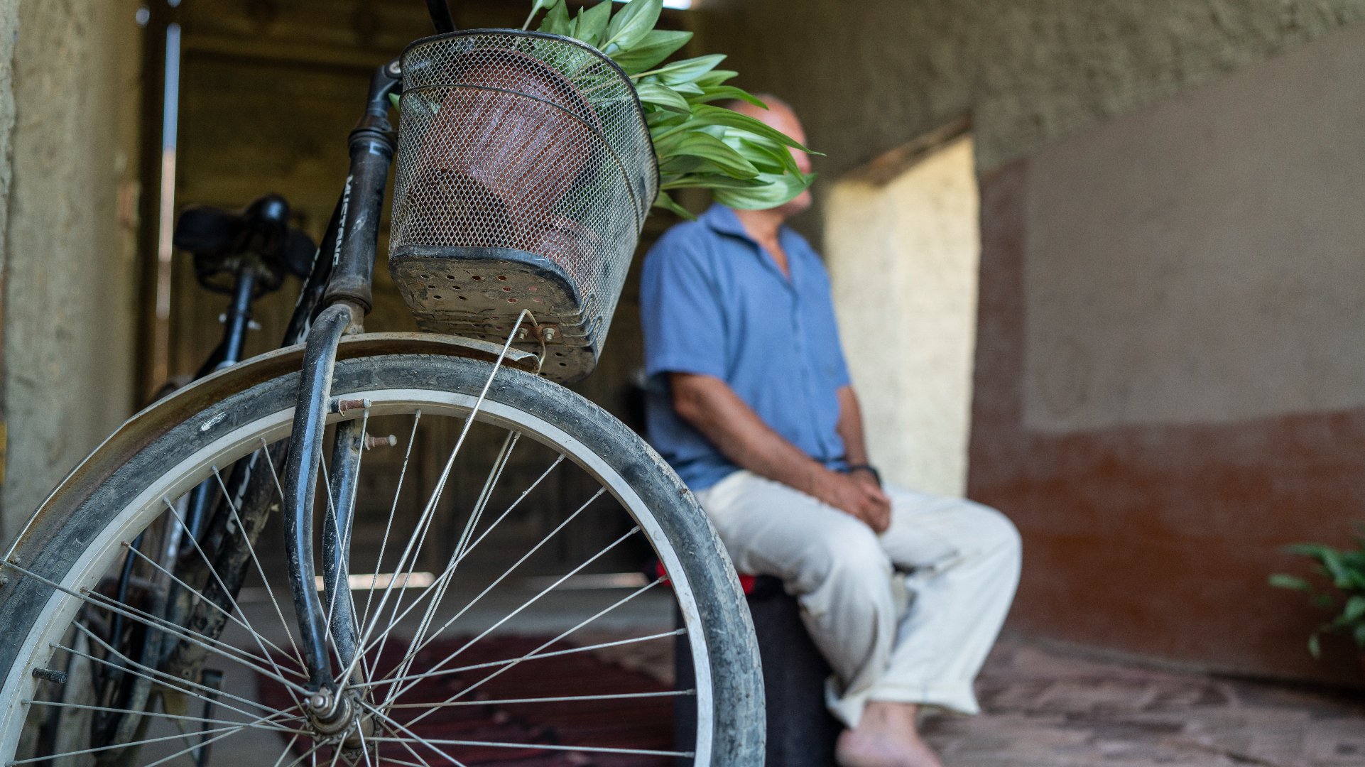 Ex-muçulmano que se converteu viaja de bicicleta para evangelizar surdos na Ásia