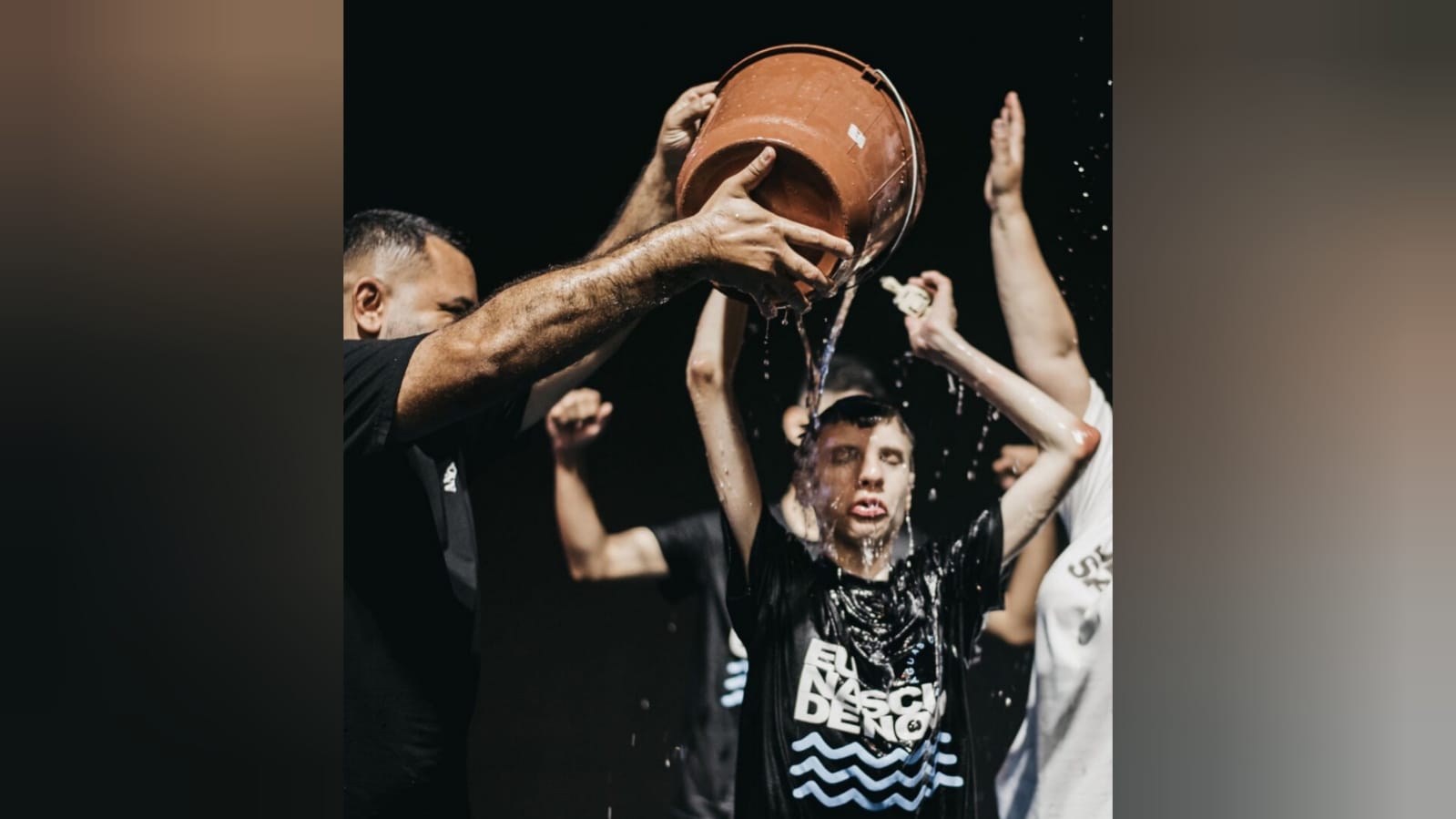 Eduardo, de 18 anos, foi batizado na Igreja Âncora em São Leopoldo (RS). (Foto: Instagram/Igreja Âncora).