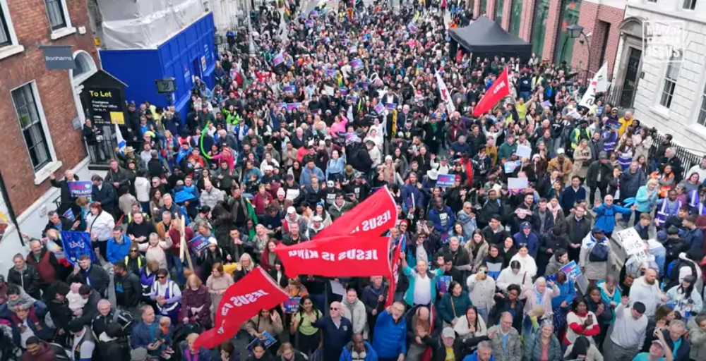 Irlanda realiza 1ª Marcha para Jesus e milhares vão às ruas para orar pelo país 