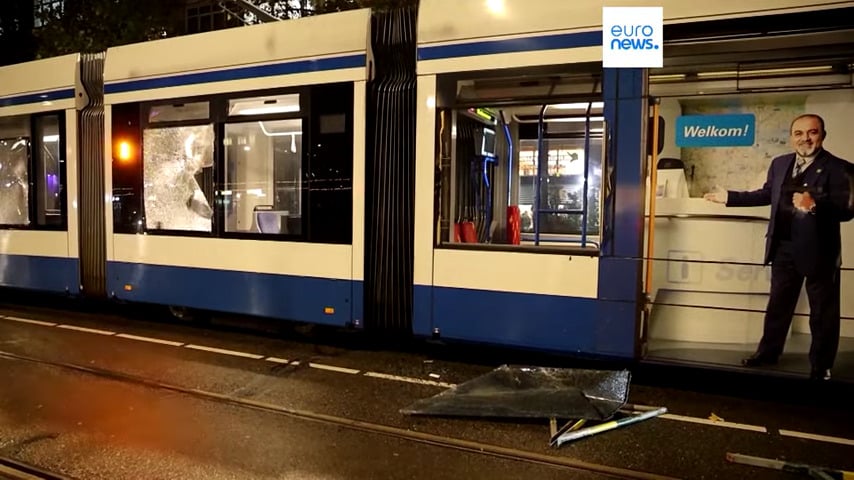 Manifestantes ateiam fogo em bonde e gritam ‘judeus são um câncer’ em Amsterdã 