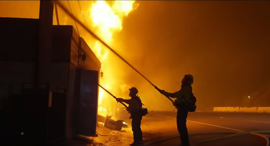 Atores cristãos pedem orações em meio a incêndios na Califórnia: “Deus, traga chuva”