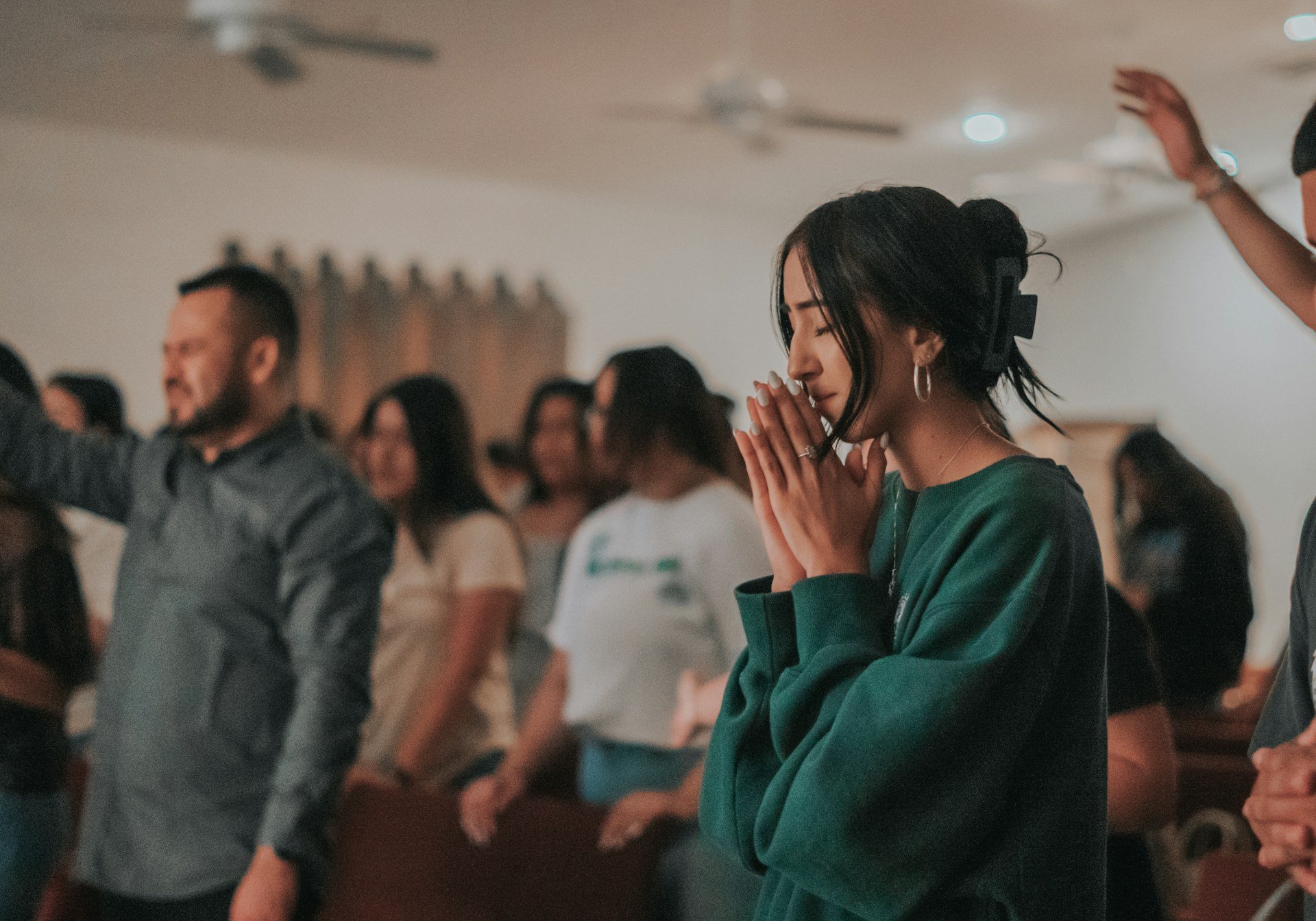 Pastor latino nos EUA relata sobre medo de deportação das pessoas na igreja 