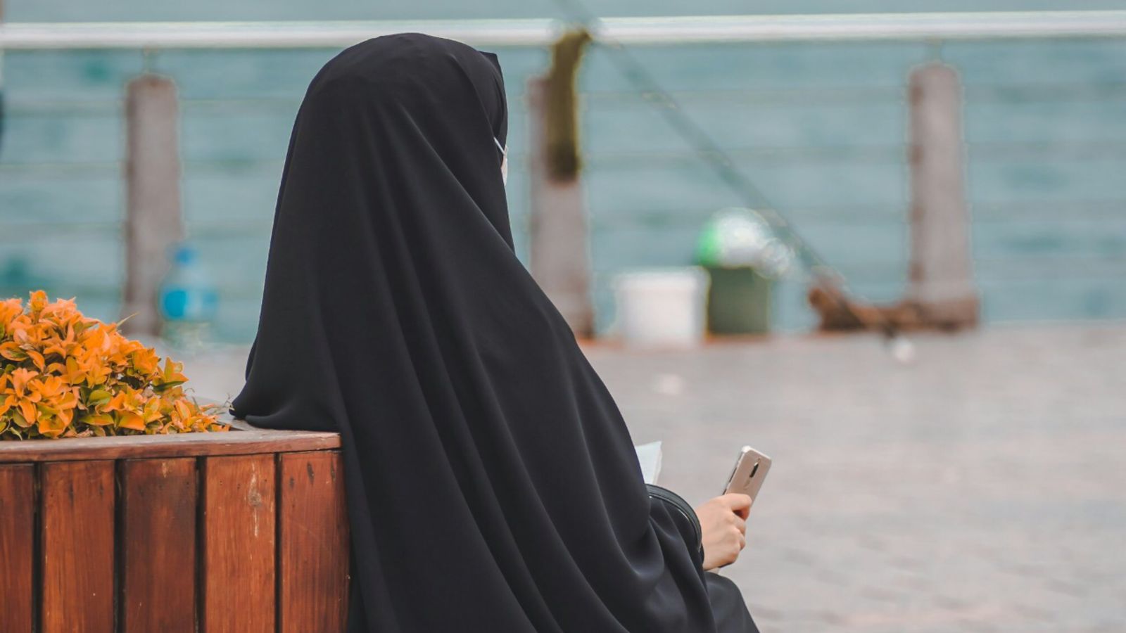 Mulheres do Afeganistão chicoteadas em público pelo Talibã falam sobre o trauma