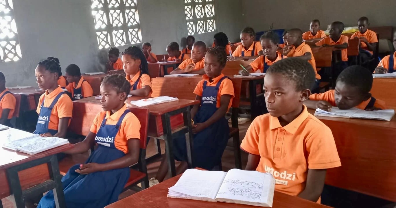 “Ferramenta de ensino”: Crianças aprendem a ler com a Bíblia em Moçambique