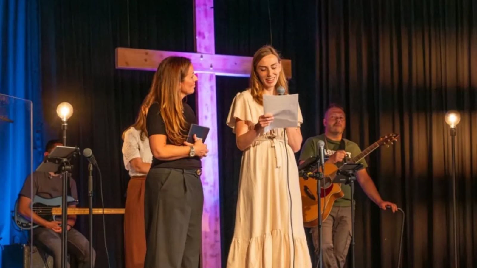 Mulher deixa ocultismo após pesquisar sobre Jesus na internet: ‘Tive um encontro com Ele’