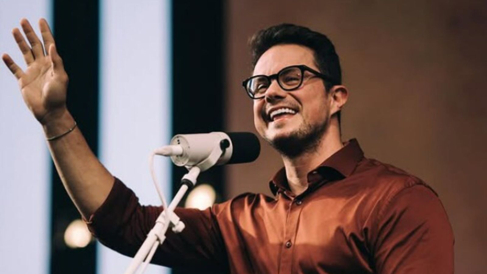 Deive Leonardo estreia 1º programa cristão no SBT: ‘Será um encorajamento de fé’