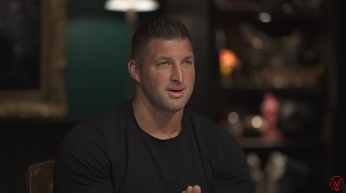 Ex-astro da NFL alerta sobre o abuso sexual infantil: ‘Acontece em casa’