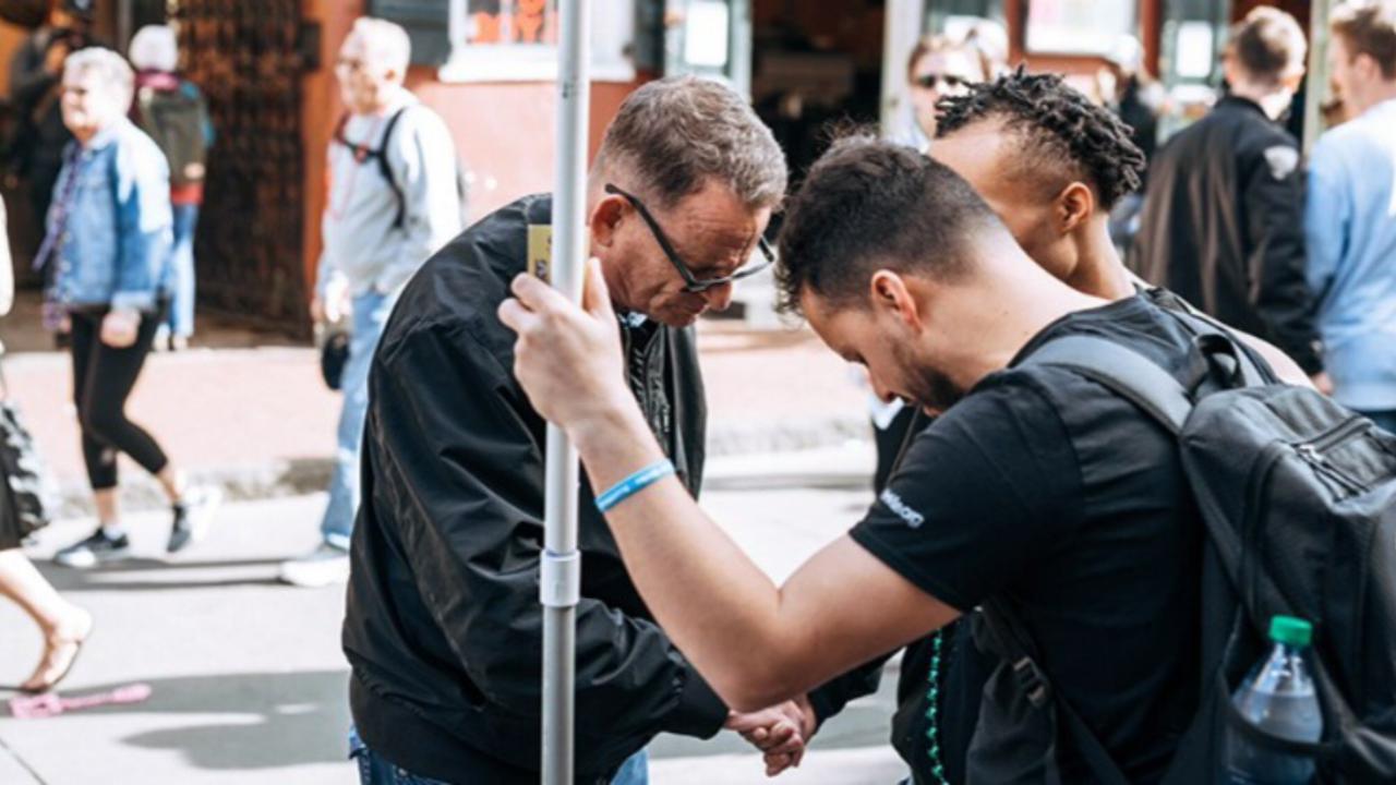 Após conversão, ex-viciado leva milhares de jovens a Jesus nos EUA: ‘O Senhor me chamou’