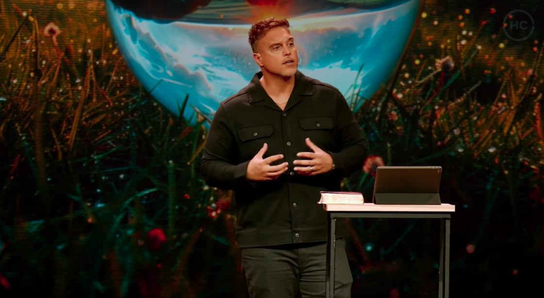 Ex-ator pornô que virou pastor alerta sobre sites pornográficos: ‘Alimentam o abuso sexual’