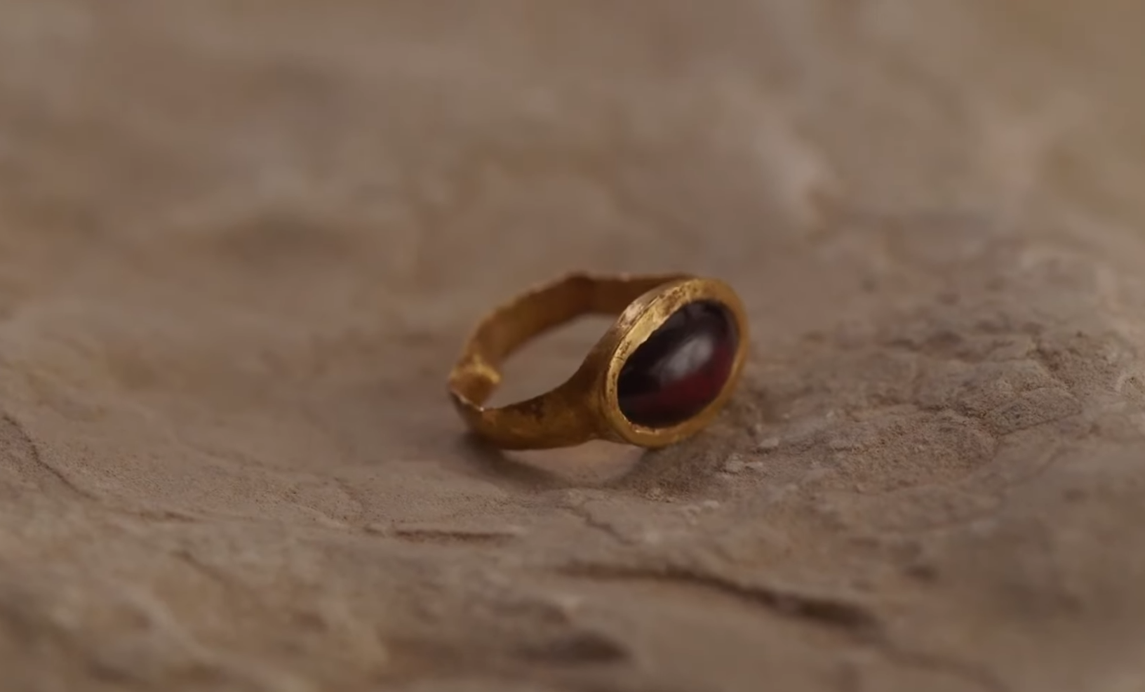 Arqueólogos descobrem anel de ouro de 2.300 anos na Cidade de Davi, em Jerusalém