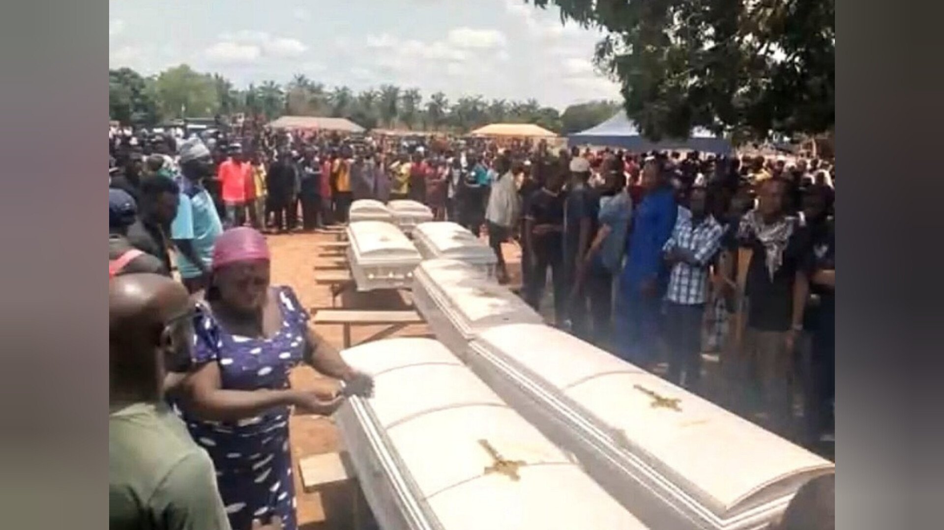 Após morte de 85 cristãos em ataques, presidente da Nigéria é cobrado por resposta militar