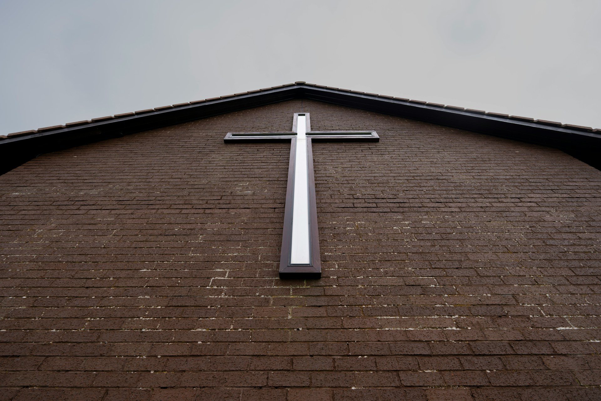 Cristianismo segue sendo o maior grupo religioso do mundo, apesar de leve queda