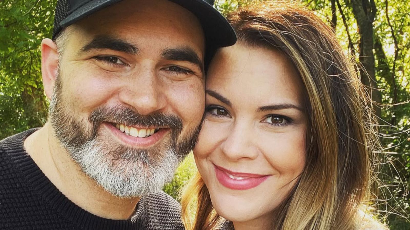Marido é curado enquanto esposa ministrava louvor sobre “milagres”