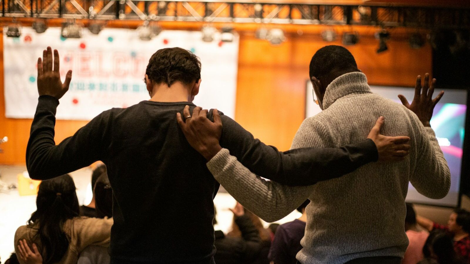 Pesquisa revela que quase metade dos cristãos participam mais de uma igreja nos EUA