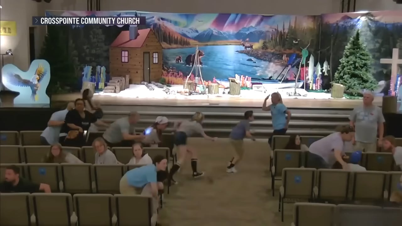 Igreja nos EUA é atacada por atirador durante escola bíblica