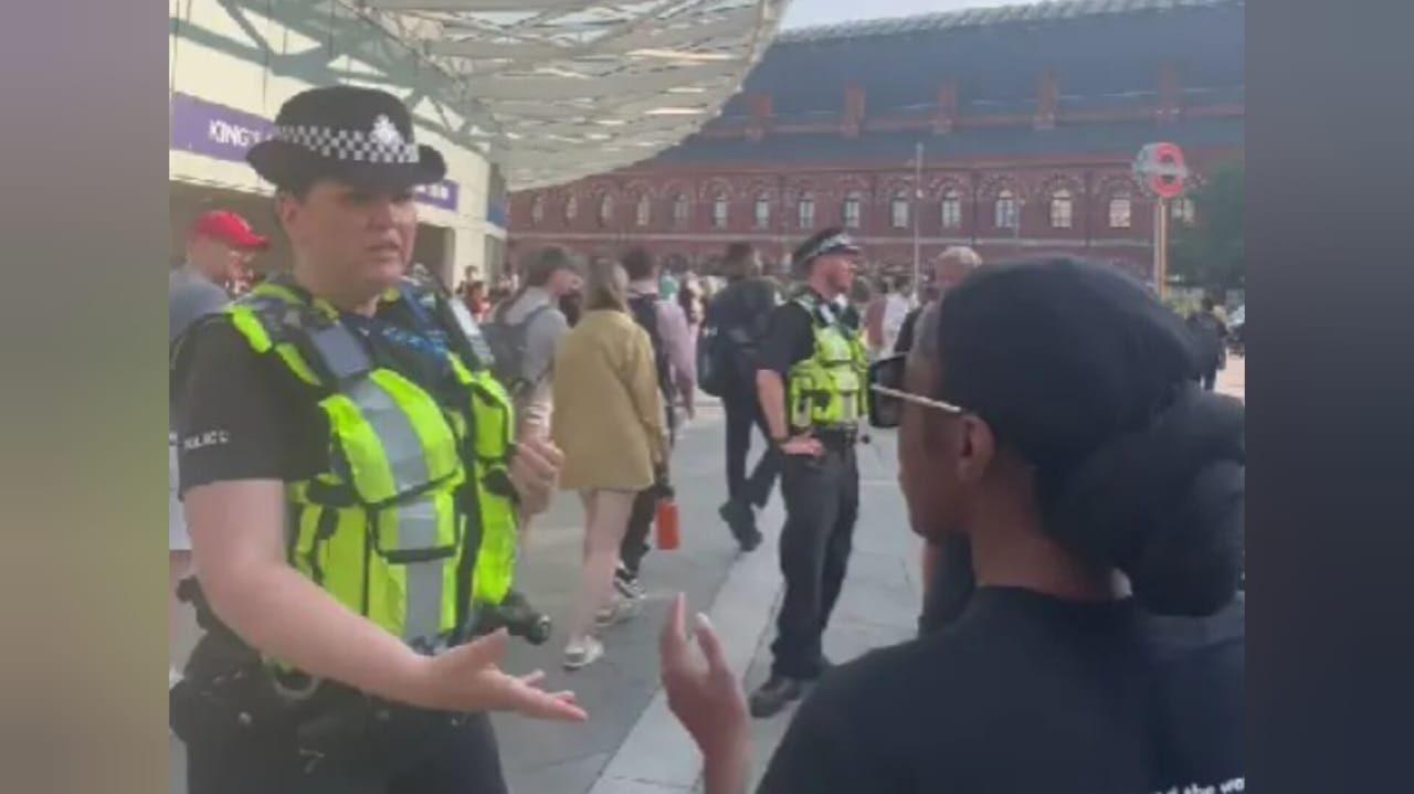 Policial tenta impedir pregadora em Londres: “As pessoas não estão aqui para ouvi-la”