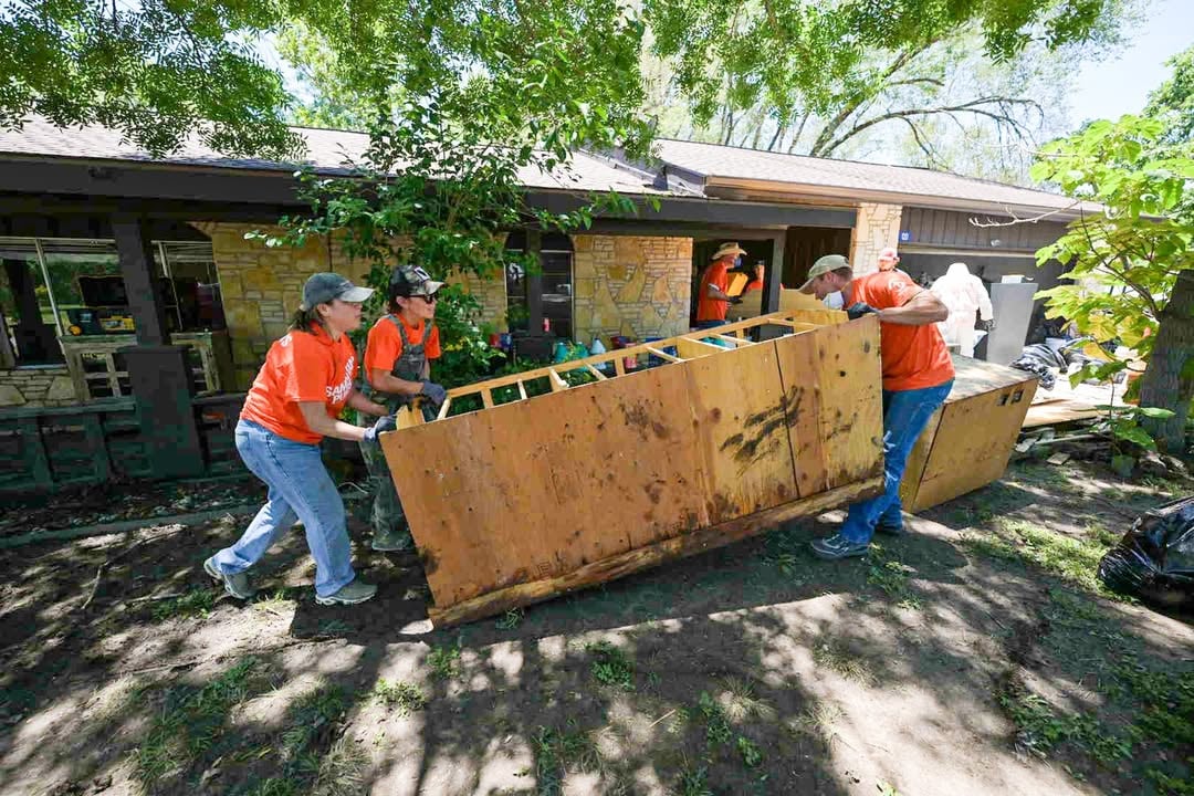 Missão de Franklin Graham envia ajuda ao Texas após enchente matar mais de 100 pessoas