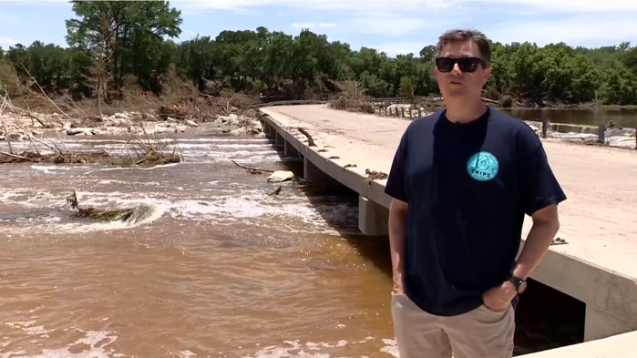 Pastor salvou sua família de enchente no Texas com ajuda de vizinhos: “Foi livramento”
