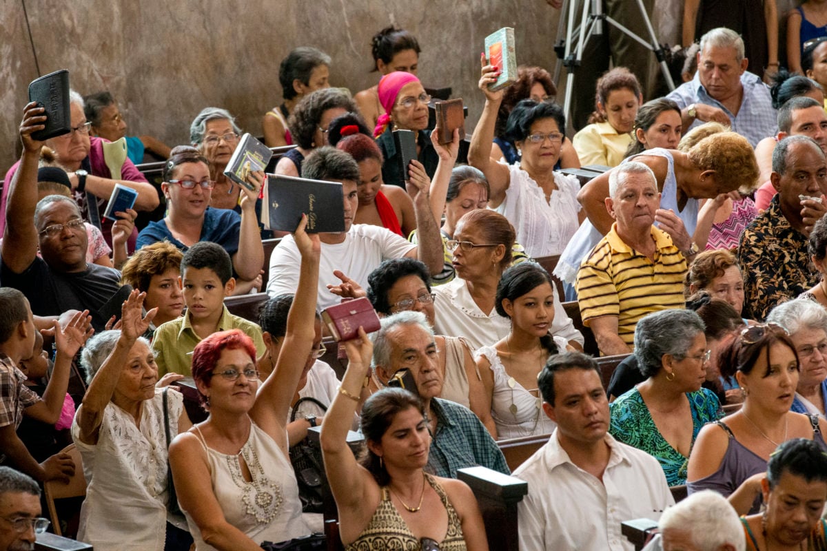 Ex-Estado ateu, Cuba tem aumento de evangélicos e orações em público