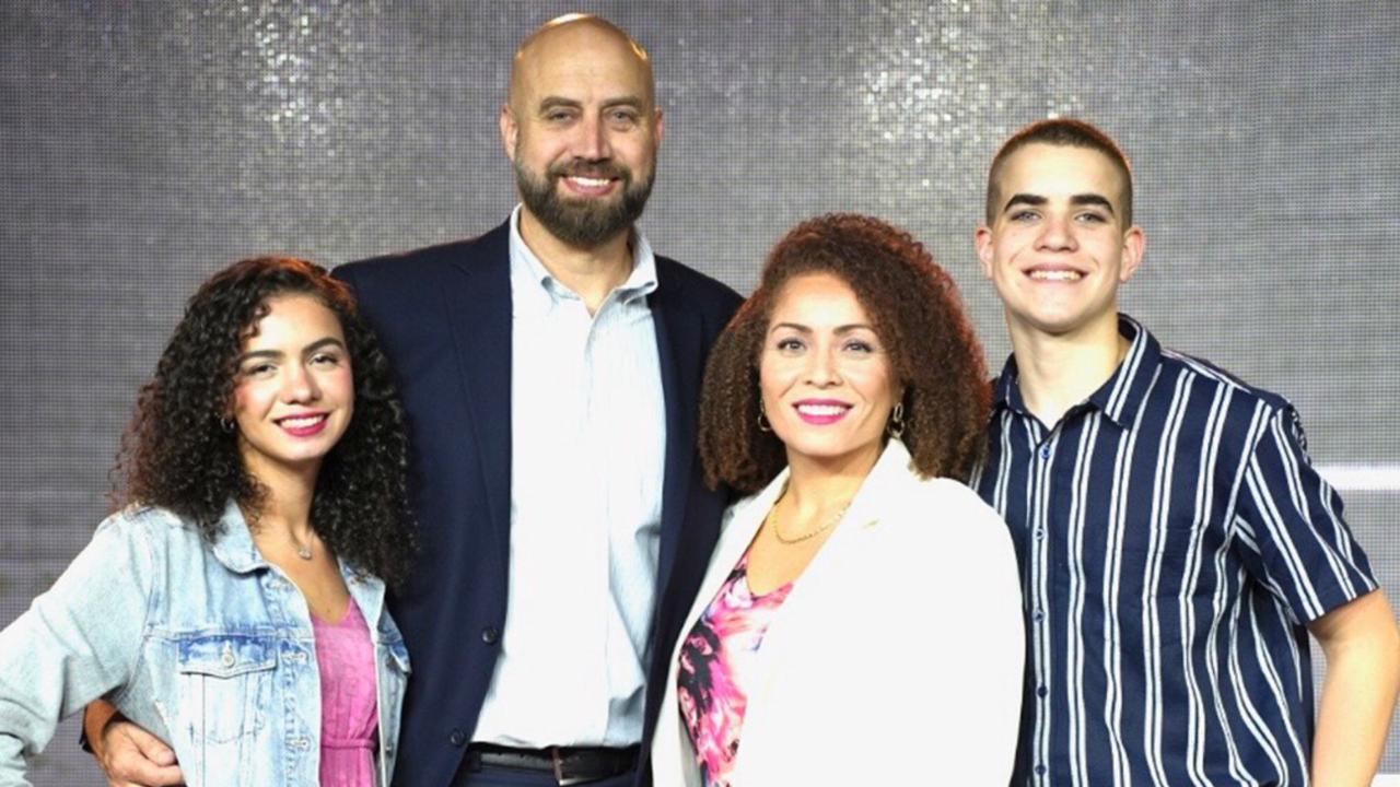 Pastor doente sonha que Deus fazia cirurgia em seu corpo e acorda curado