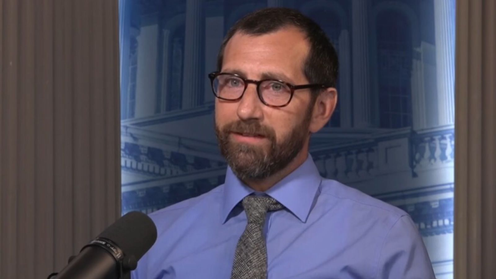 Pastor é demitido de biblioteca nos EUA por se recusar a usar pronomes trans