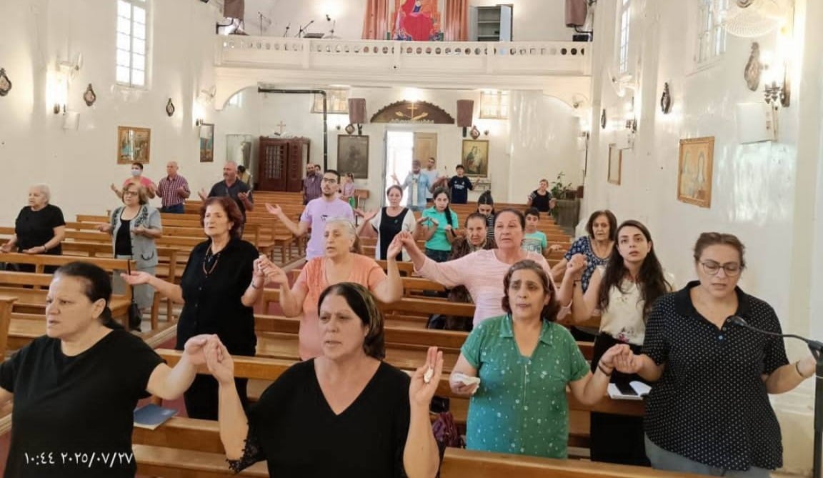 Cristãos se abrigam em igreja durante bombardeios na Síria: “Precisamos de oração”