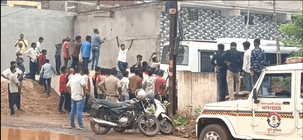 Pastores presos sob falsas acusações são agredidos por carcereiros na Índia
