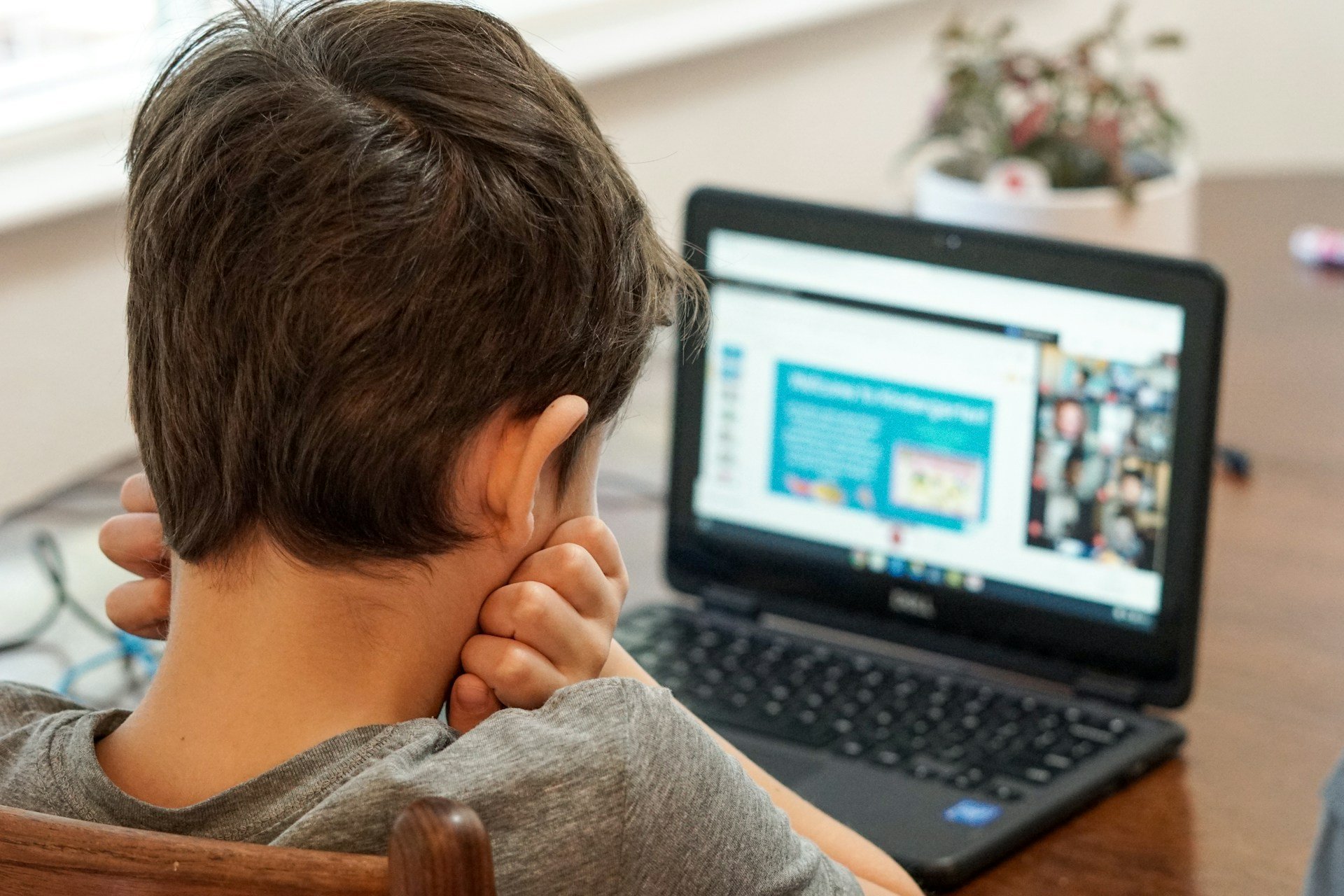 Igreja faz campanha contra exploração de menores na web denunciada por Felca