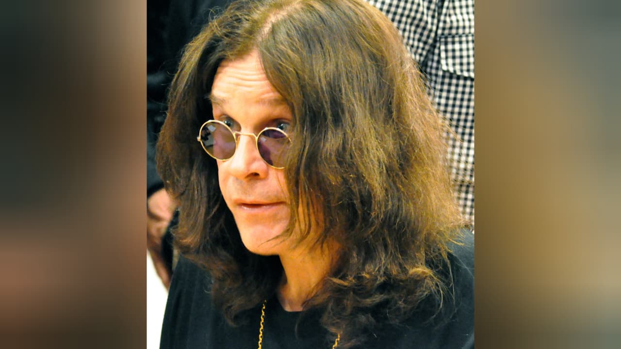 Pastor diz que evangelizou e deu Bíblia a Ozzy Osbourne antes da lenda do rock falecer