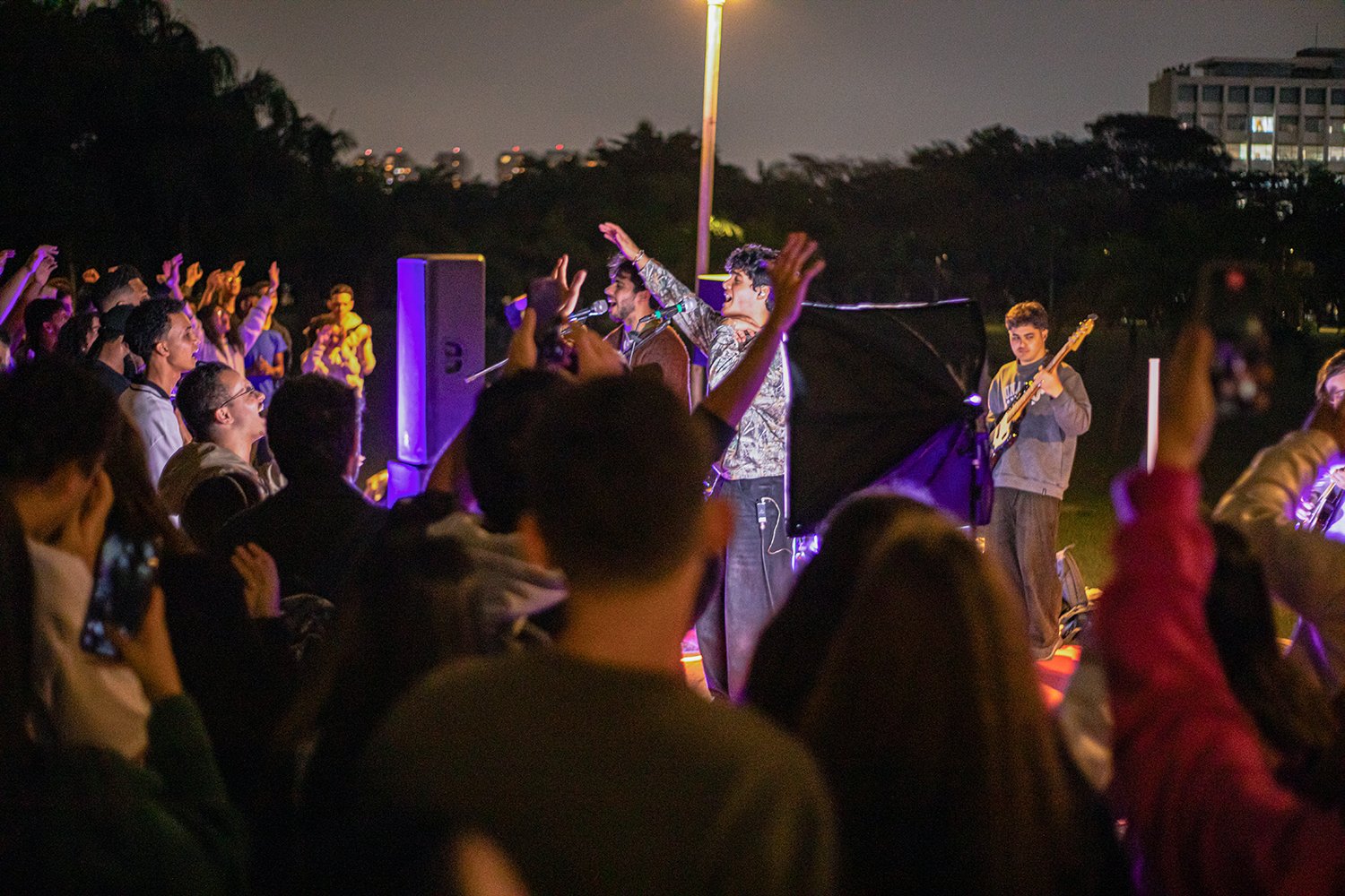 Mais de 1.000 jovens se reúnem para clamar por avivamento na USP: “Jesus foi exaltado”