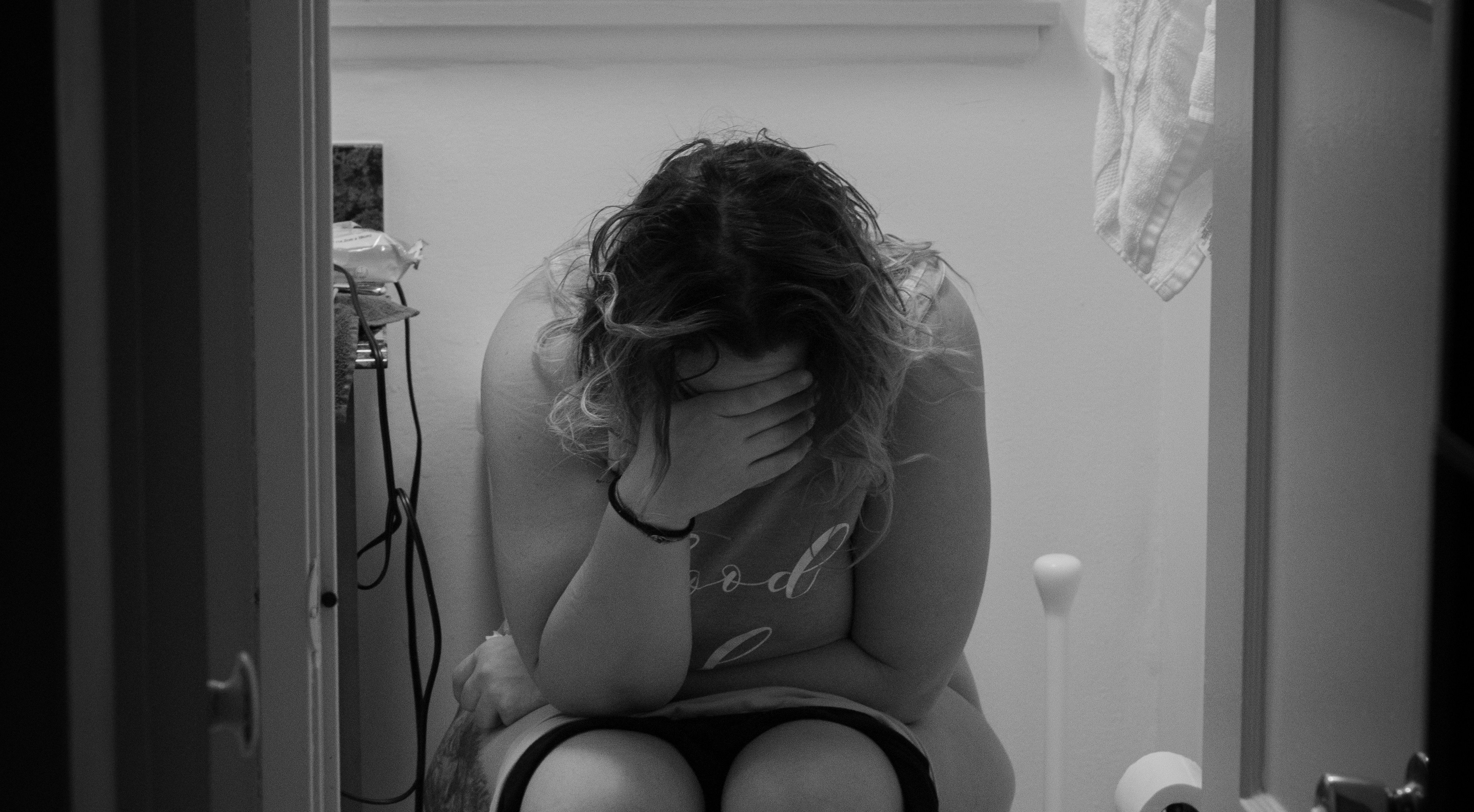 Estudo: Mulheres que abortam têm maior risco de depressão e pensamentos suicidas