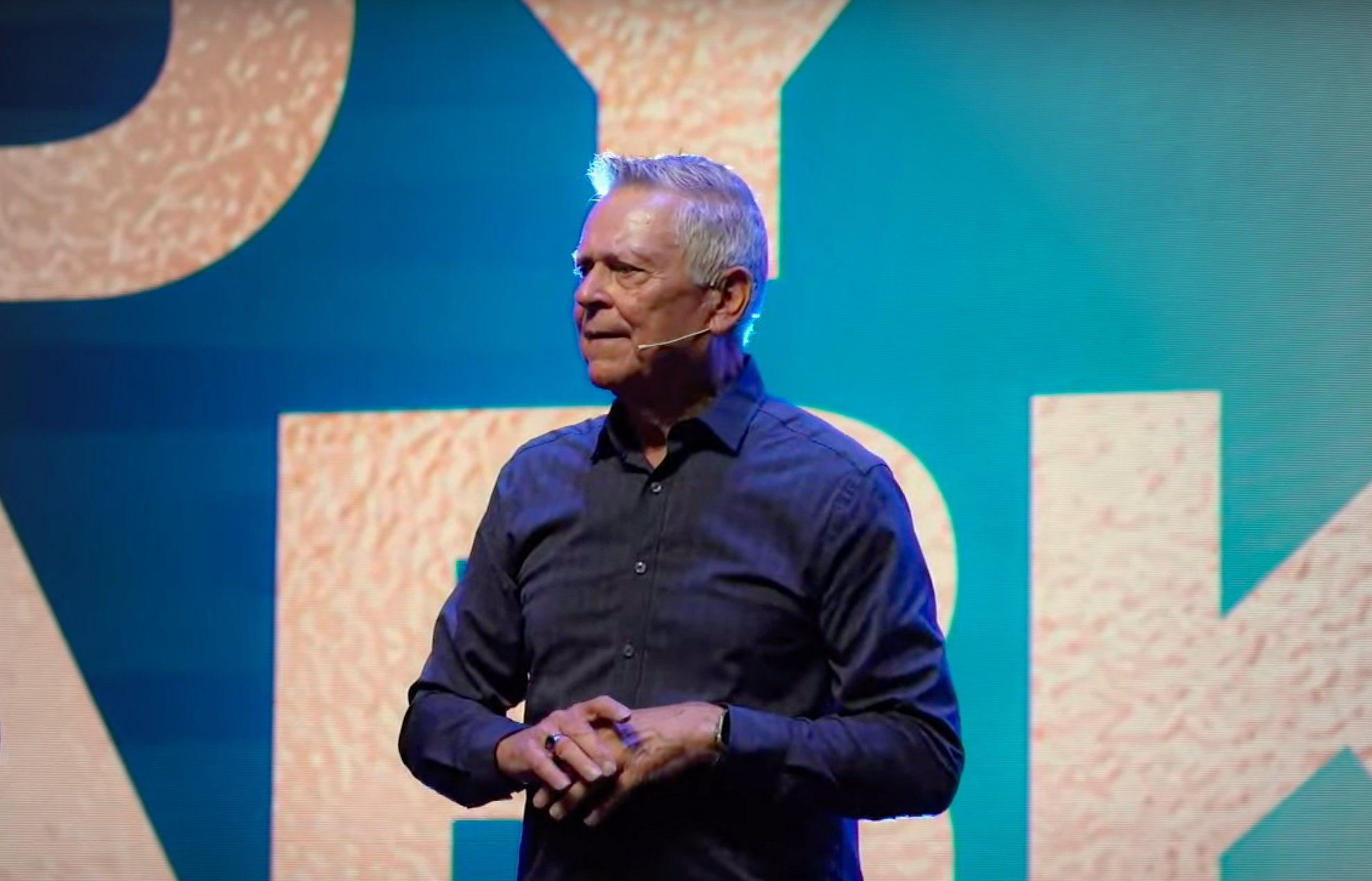 “Quando o Espírito Santo vem, Ele tira de nós o temor dos homens”, diz Randy Clark