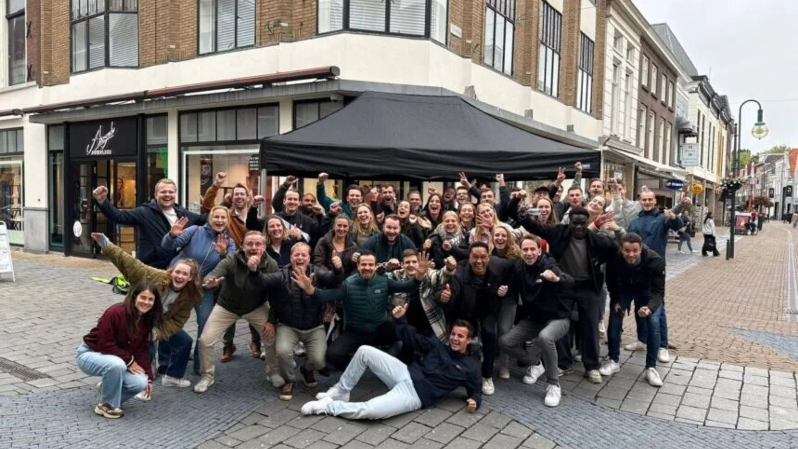 26 pessoas aceitam Jesus e outras são batizadas durante evangelismo de rua na Holanda
